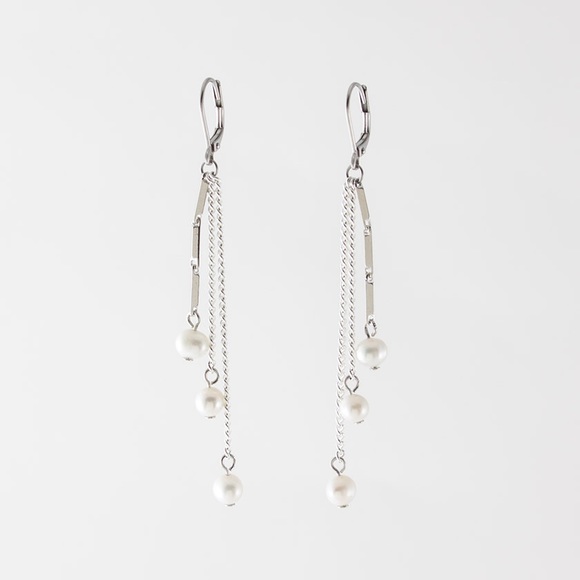 Anne-Marie Chagnon Pearl Earrings - Picture 1 of 3